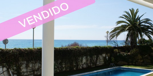 Bonito piso en venta en primera línea de mar – Arenys de Mar