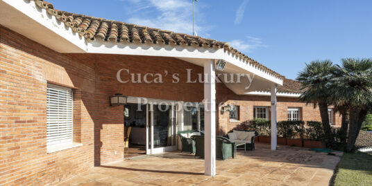 En alquiler, fantástica villa con  piscina y casa de invitados en San Vicente de Montalt.