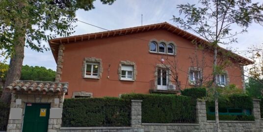 En venta en Pedralbes, fabulosa villa con gran parcela y vistas al mar.